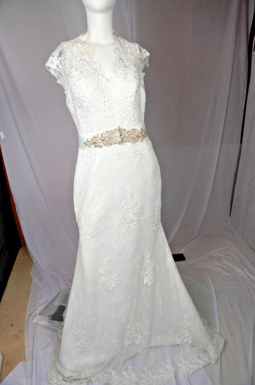 Lace Mermaid Romantic Wedding Dress V-Neck Illusion Keyhole Back Train Size 10